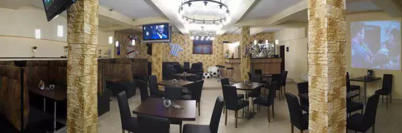 Aréna Étterem és Sport Pub – Bár (Vác)