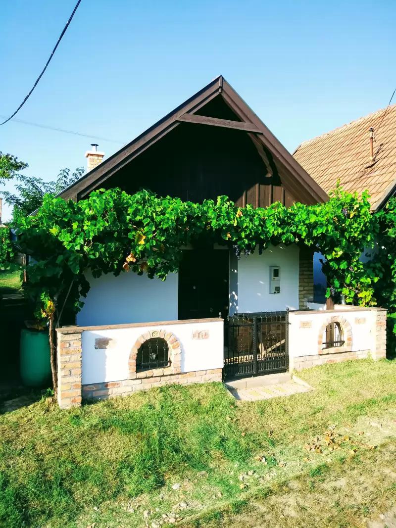 Schmidt Pince Monor – Borászat/Pincészet (Monor)