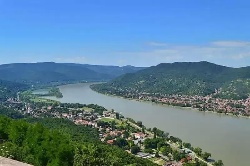 Fehér Hattyú Fogadó – Étterem (Veroce)