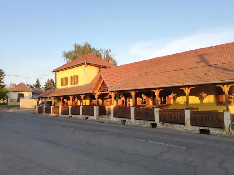 Tűzkakas Söröző – Söröző (Vámosmikola)