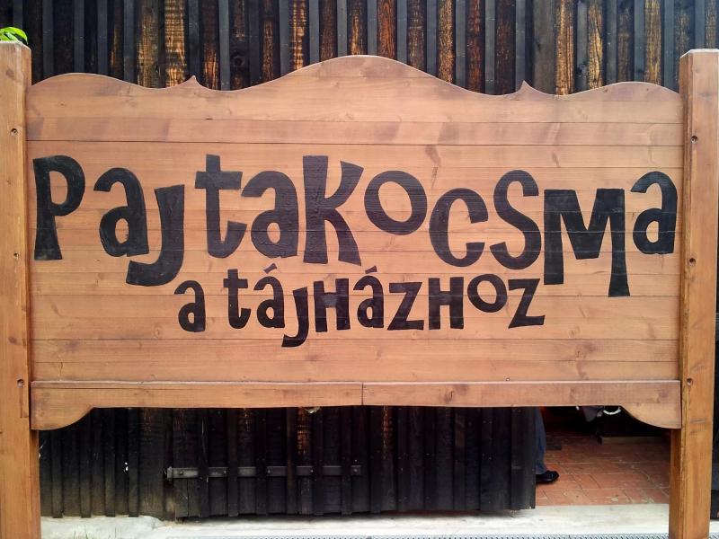Pajtakocsma – Kocsma (Fertohomok)