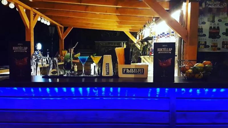 Holiday Beach Bar Balatonlelle – Bár (Balatonlelle)