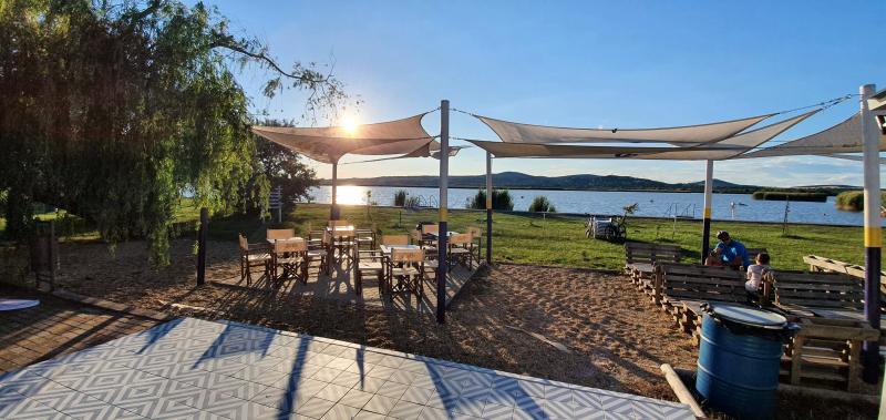 Monggo Pizza & Beach Bar – Bár (Velence)