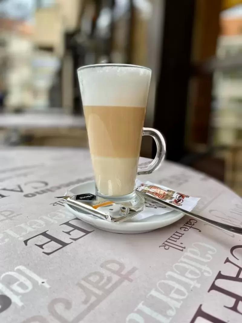 Újvilág kávézó és söröző – Kávézó (Gyor)