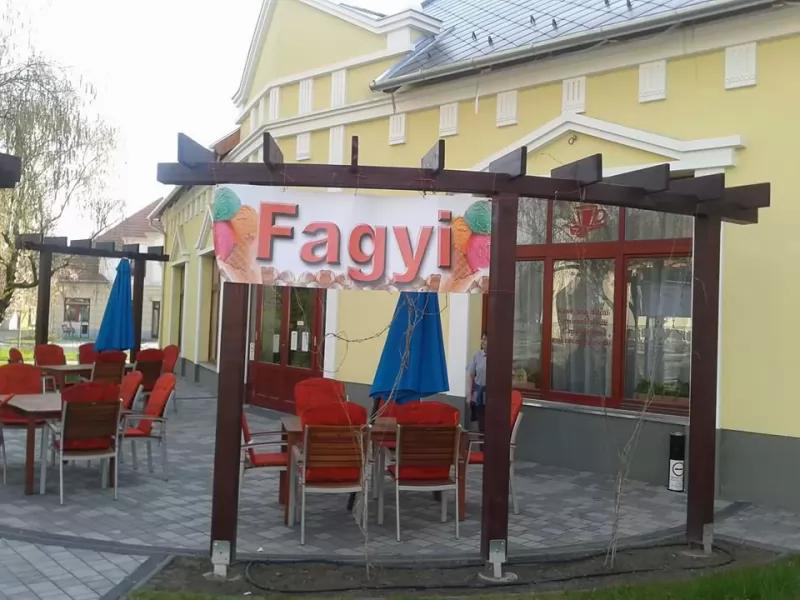 Régi Kaszinó étterem és kávézó – Étterem (Jászfényszaru)