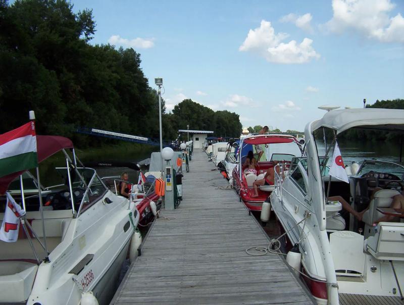 Wiking Yacht Club-Szolnok – Étterem (Szolnok)