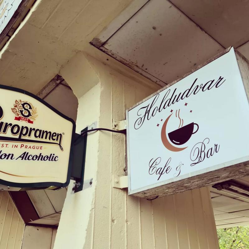 Holdudvar Cafe & Bar – Bár (Budapest, III. kerület)