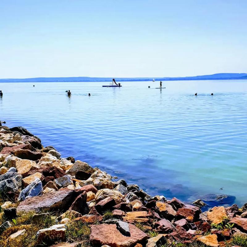 Pinocchio büfé,fagyizó,strandcikk Révfülöp Császtai strand – Büfé (Révfülöp)