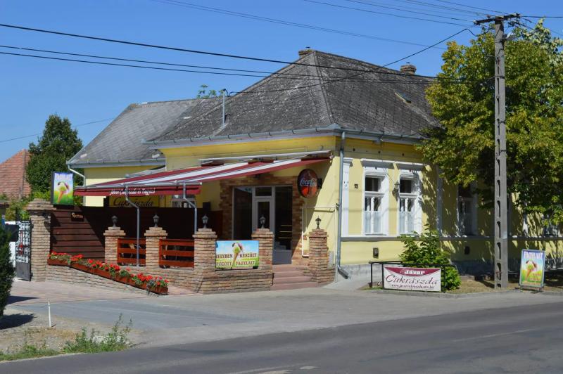Jávor Cukrászda és Fagyizó – Cukrászda (Dabas)