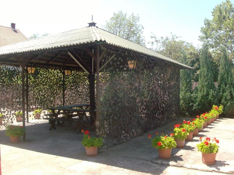 Lipi kertsöröző – Söröző (Nagyoroszi)