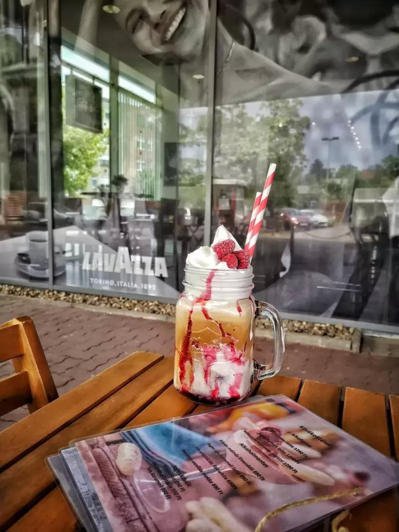 Cafe Via – Kávézó (Szolnok)