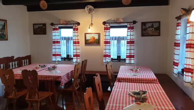 Kemencés porta Hollókő – Étterem (Holloko)