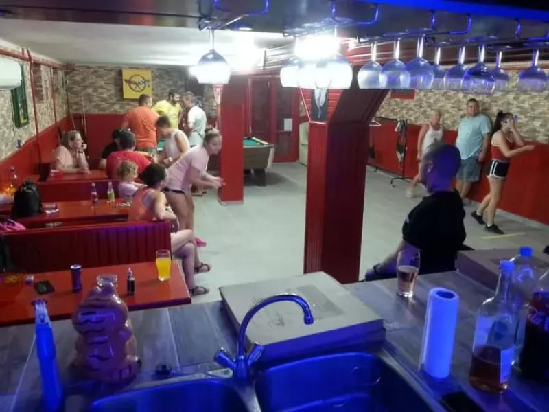 Fekete nyolcas pub – Bár (Szigethalom)
