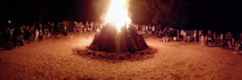 Pilismarót Duna-part, Könyvtár büfé. – Büfé (Pilismarót)