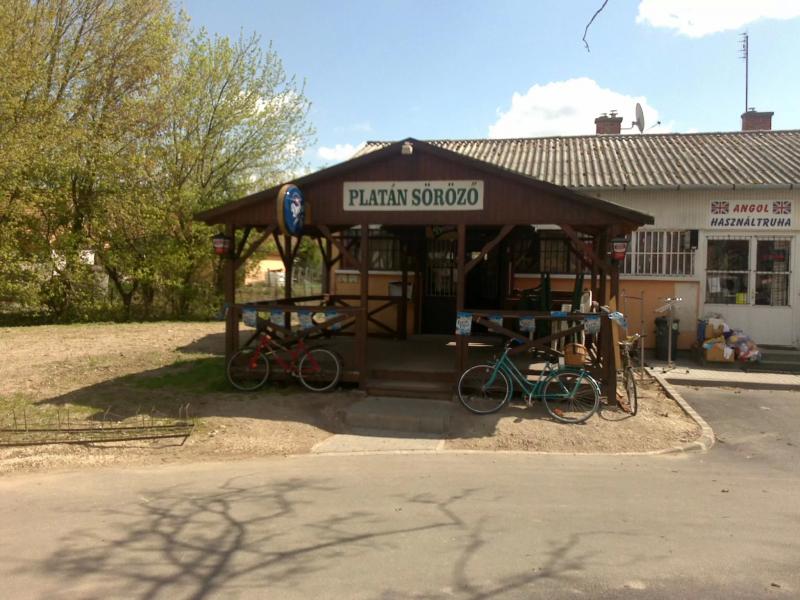 Platán Söröző – Kocsma (Velence)