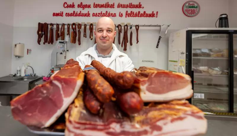 Norbi Éléskamrája Húsbolt – Hentesbolt (Kiskunmajsa)