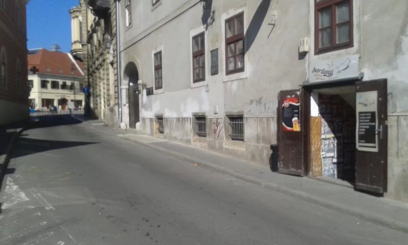 Barlang Söröző – Bár (Pécs)