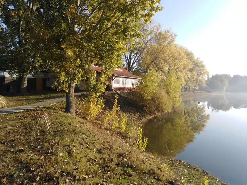 Pázsit-tó – Pizzéria (Pócsmegyer)