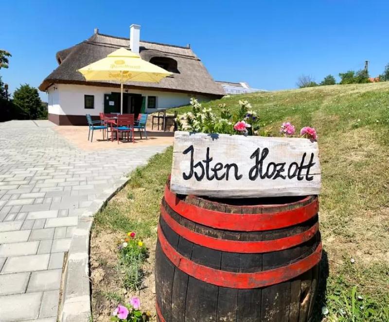 Vörösmarty Pince – Borászat/Pincészet (Velence)