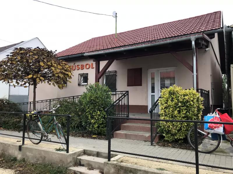 Húsbolt Dég – Hentesbolt (Dég)