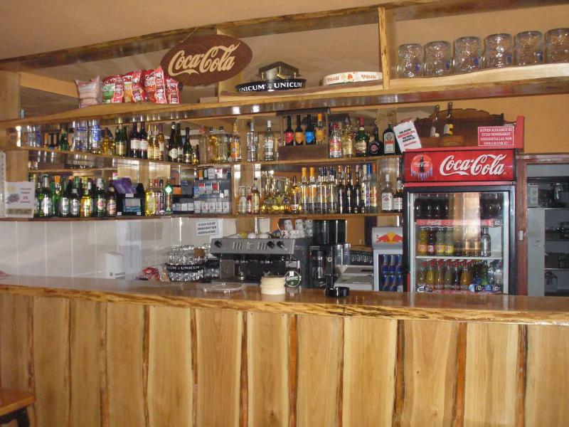 Full Presszó – Kocsma (Debrecen)