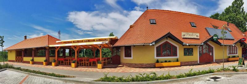 Pincekert Vendéglő – Étterem (Balatonkeresztúr)