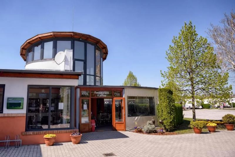 Oázis Étterem Termal Kemping Pápa – Étterem (Pápa)