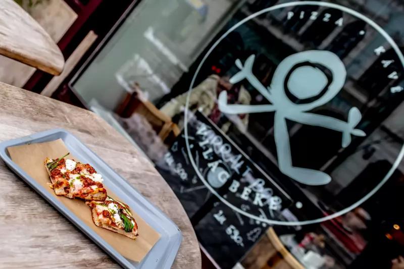 Pizza, Kávé, Világbéke – Kávézó (Miskolc)