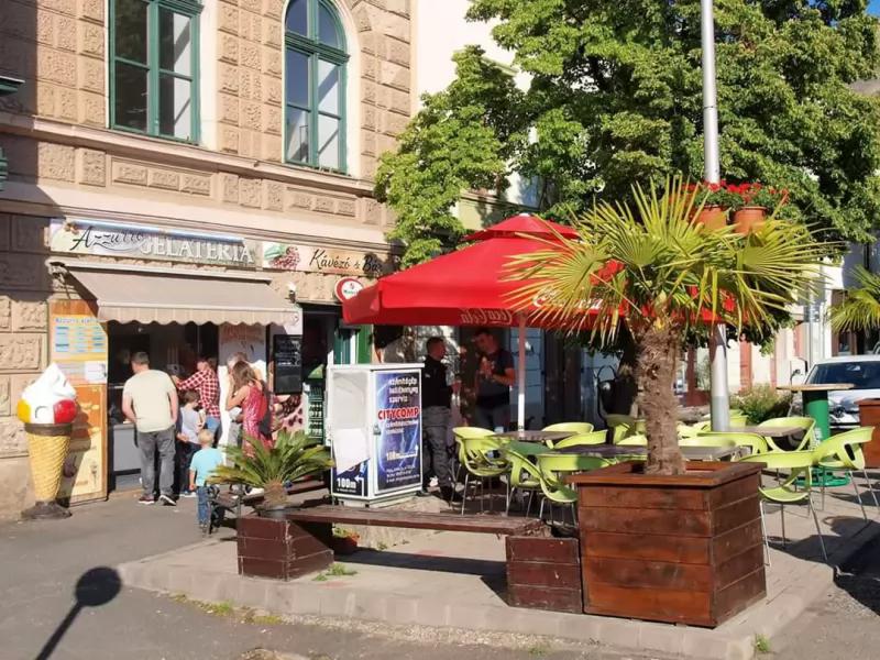 Azzurro Fagylaltozó, kávézó és bár – Bár (Pápa)
