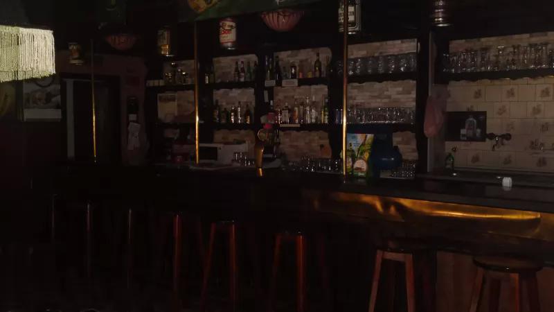 Dotis presszó – Bár (Tata)