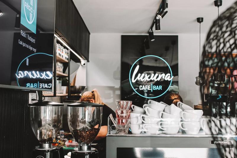 Luxura Café & Bar – Bár (Tata)