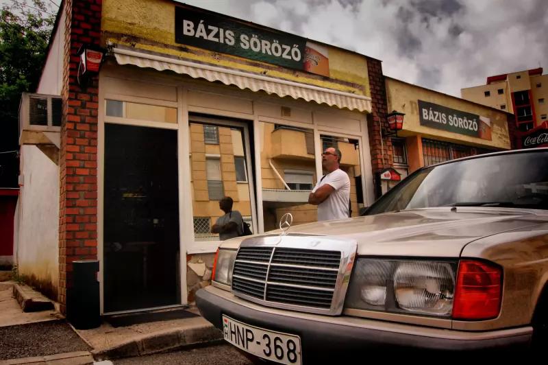 BÁZIS SÖRÖZŐ – Kocsma (Komló)