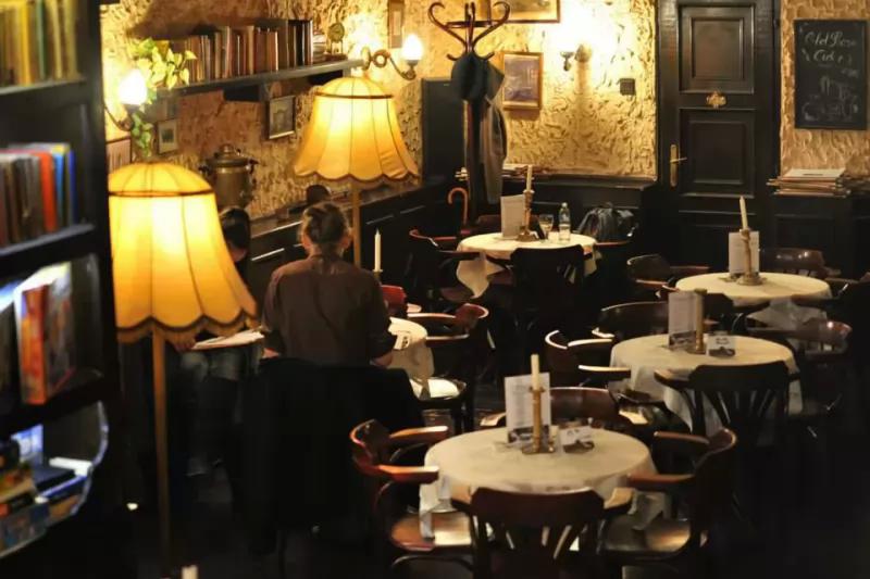 Café Ponyvaregény (Bercsényi utca 5.) – Bár (Budapest, XI. kerület)