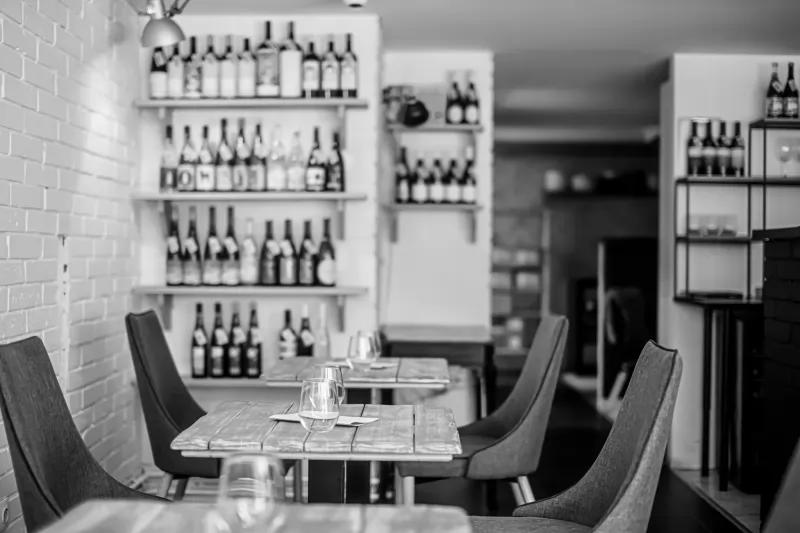 TÁBLA Natural Wine Bar and Shop – Bár (Budapest, VII. kerület)