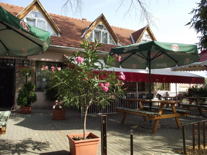 Roberto Pizza & Pub – Kocsma (Nyárád)