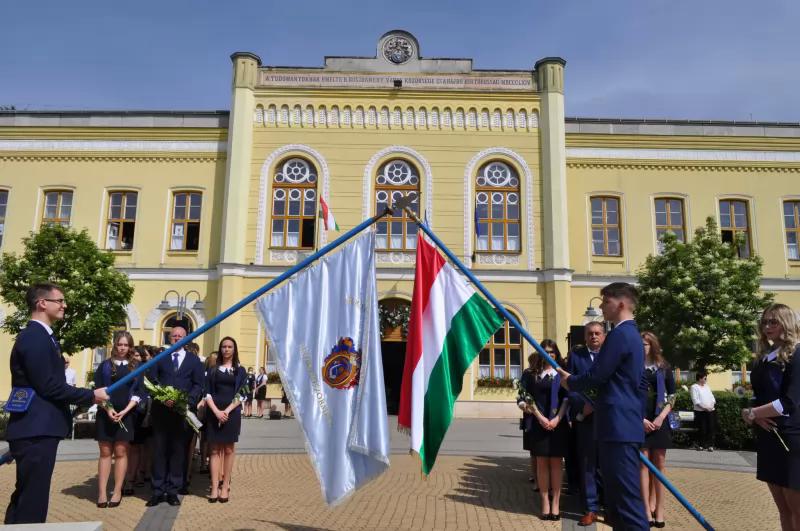 Bocskai István Gimnázium, Hajdúböszörmény – Bár (Hajdúböszörmény)