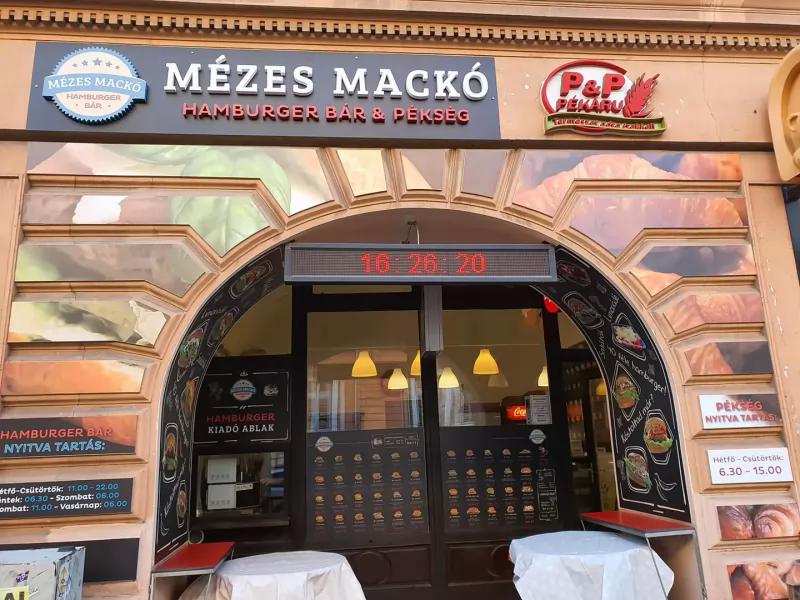 Mézes Mackó Hamburger Bár – Bár (Pécs)