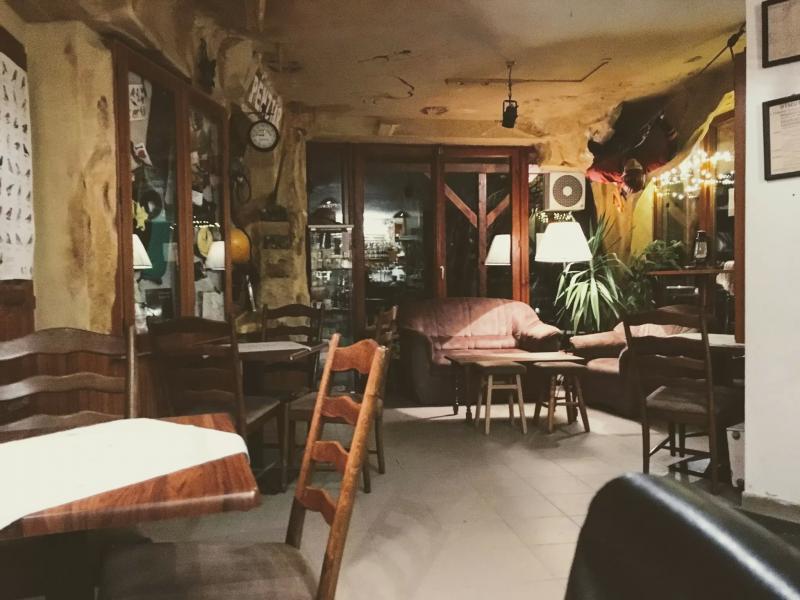 Barlangterasz - Pál Söröző – Bár (Budapest, II. kerület)
