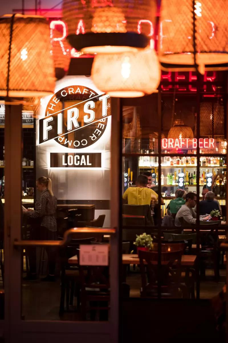 FIRST Local Craft Beer and Kitchen – Étterem (Budapest, VII. kerület)