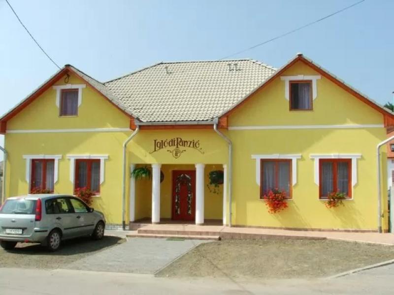 Iglódi Panzió – Fagyizó (Kunszentmárton)