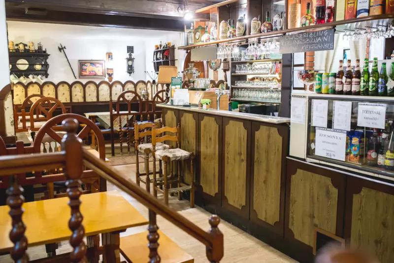 Cézár Pince Vendéglő – Vendéglő (Gyor)